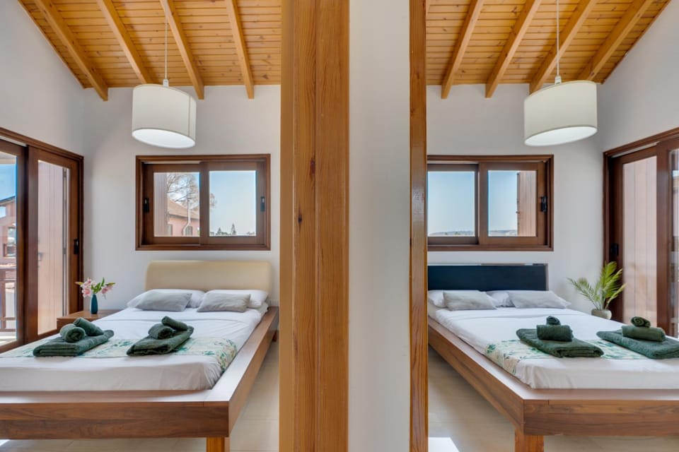 Bed, Photo of the whole room, Bedroom, towels