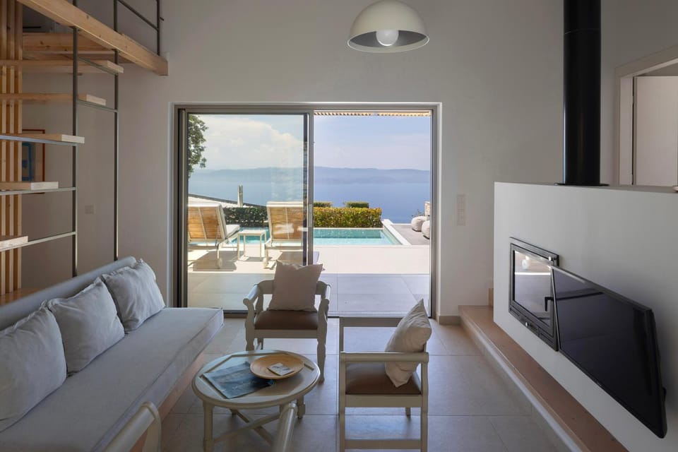TV and multimedia, View (from property/room), Living room, Sea view
