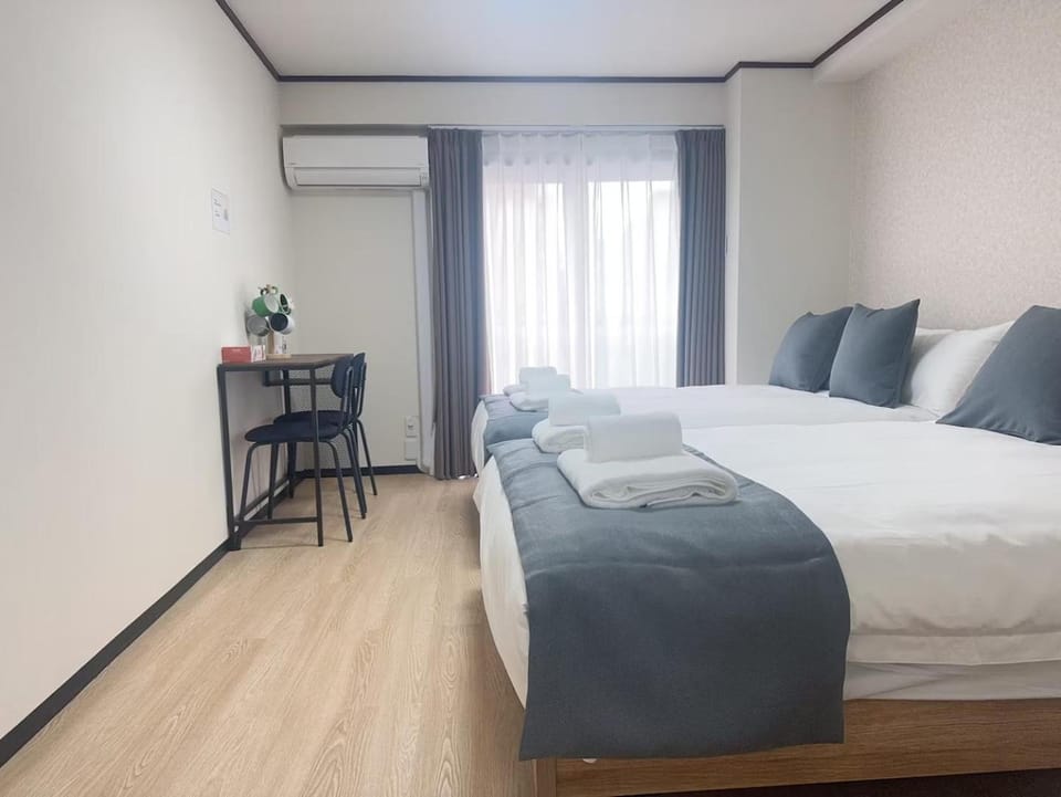 Photo of the whole room, Seating area, Bedroom