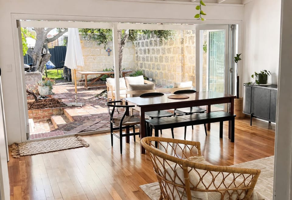 Harveys Beach House Close to South Beach House in Perth