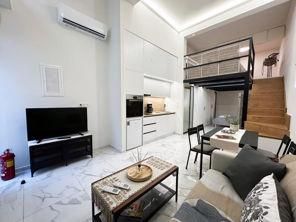 Kitchen or kitchenette, Seating area, Dining area