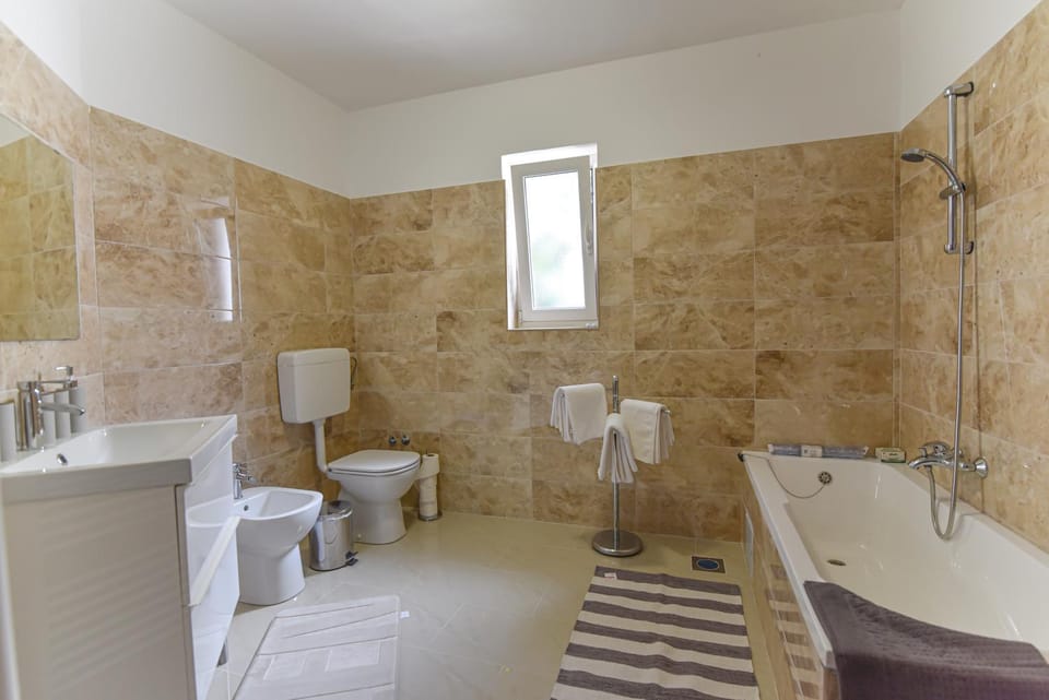 Shower, Toilet, Bathroom, Bath
