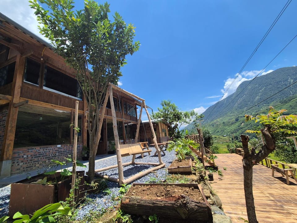 Property building, Spring, Day, Natural landscape, Mountain view