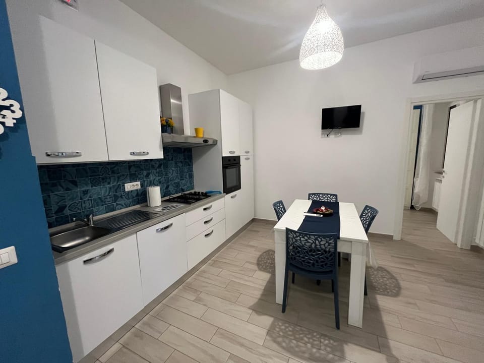 Kitchen or kitchenette, Dining area, oven, pet friendly, stove