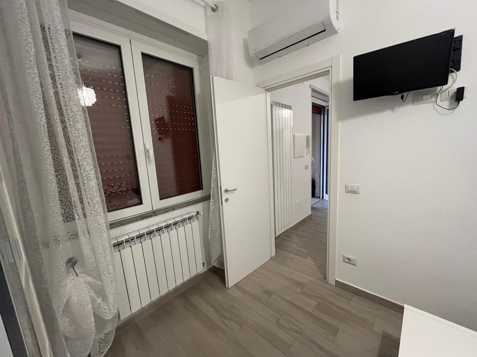 wardrobe, air conditioner