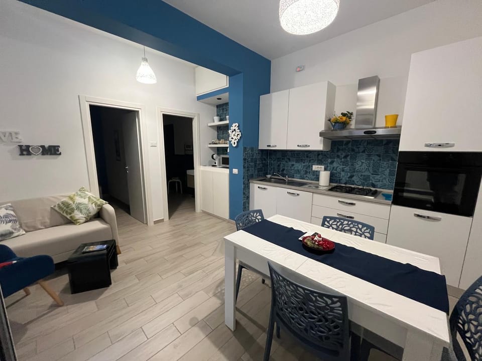 Kitchen or kitchenette, Living room, Seating area, Dining area, pet friendly, stove
