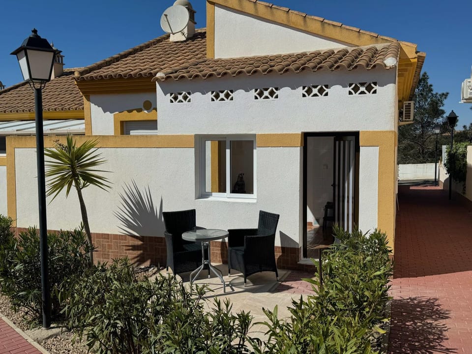Property building, Garden, Balcony/Terrace, Balcony/Terrace