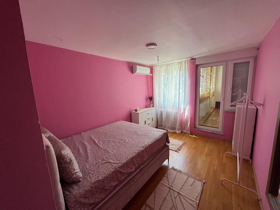 Bed, Balcony/Terrace, Photo of the whole room, wardrobe, air conditioner