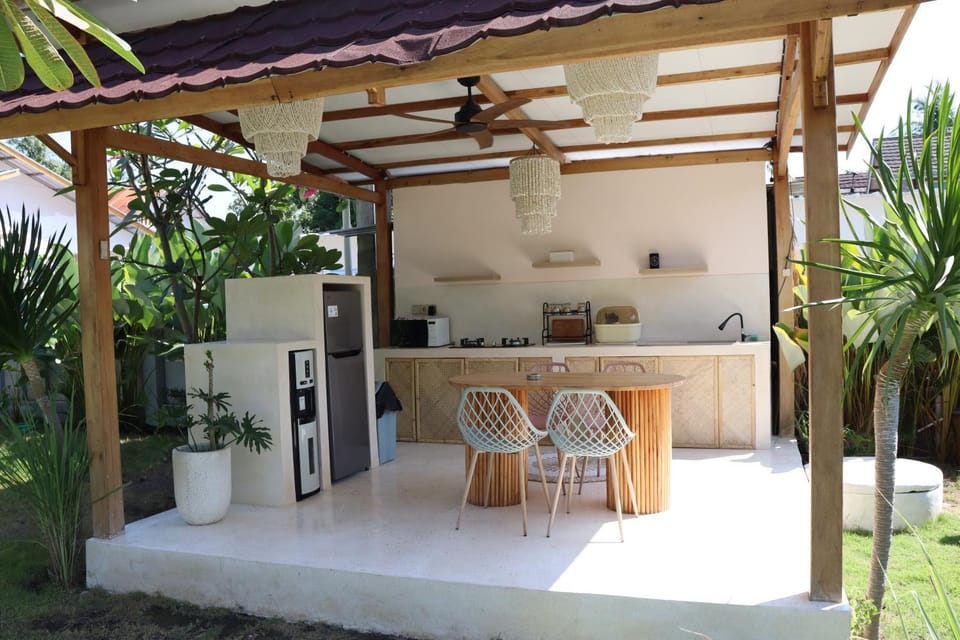 Dining area, kitchen