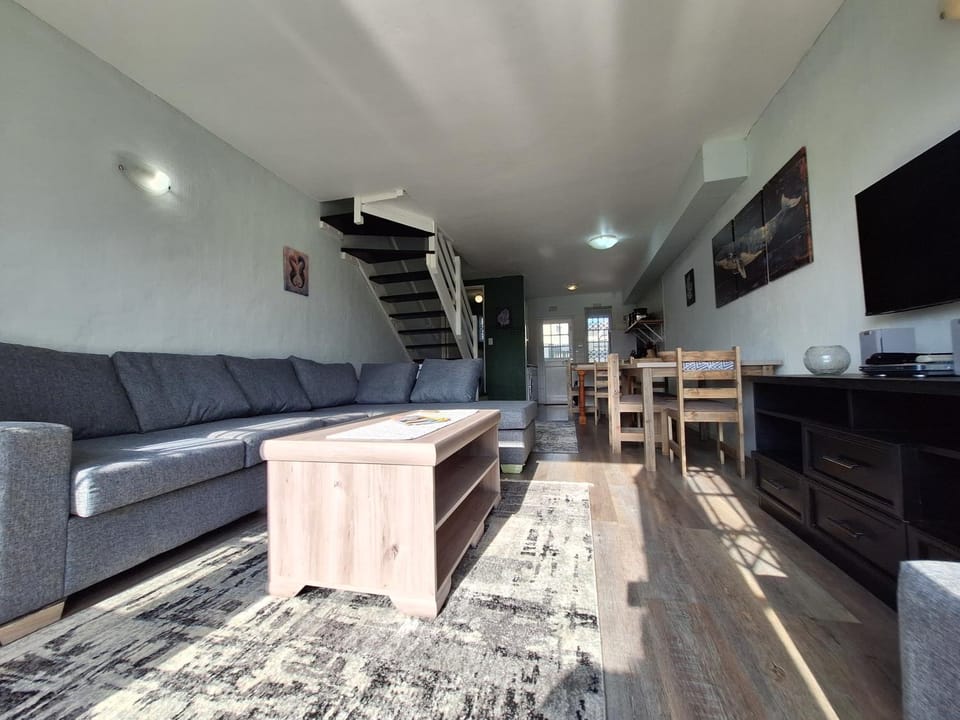 TV and multimedia, Seating area, Evening entertainment