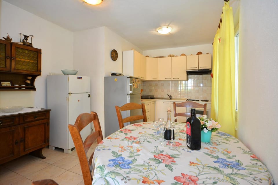 Tri palme Apartment in Podstrana