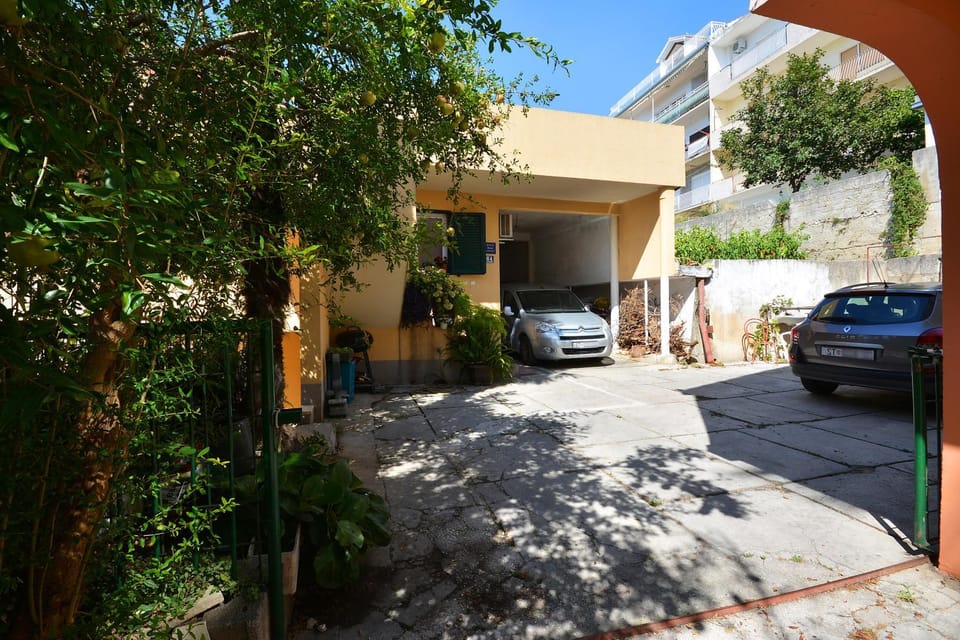 Tri palme Apartment in Podstrana