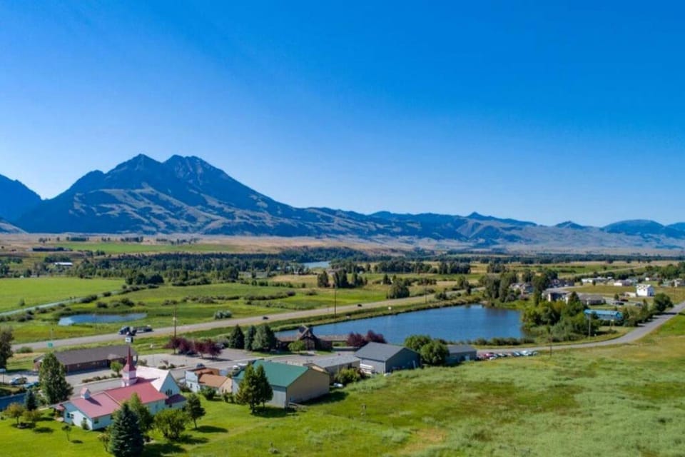 Charming Tiny Cabin near Chico Hot Springs for a Memorable Retreat in Emigrant, Montana Cabin in Emigrant