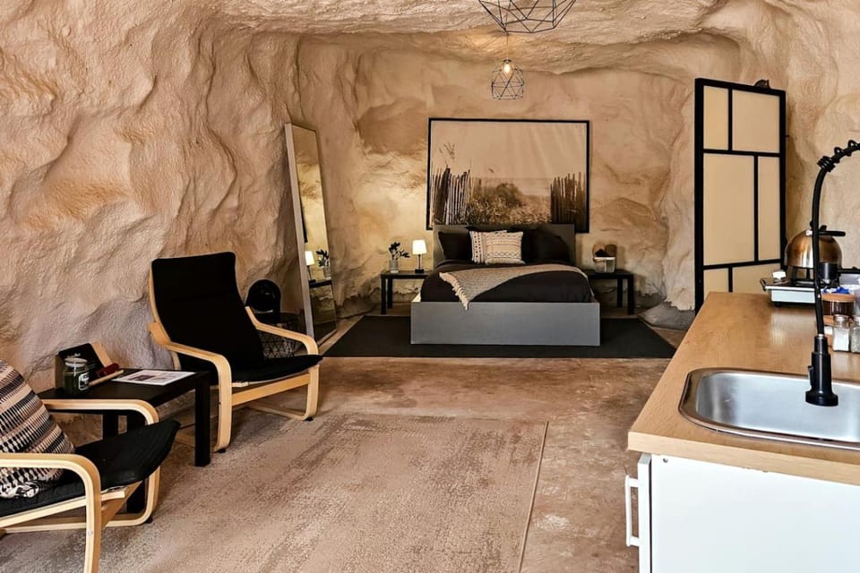 Incredible Cave for an Unforgettable Glamping Getaway near Canyonlands National Park in Moab, Utah House in Moab