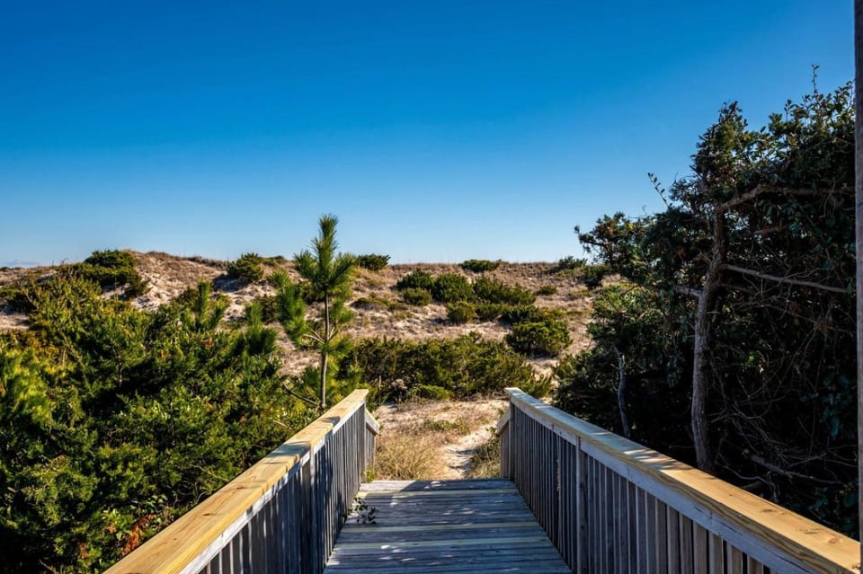 Incredible Unique Beach House with Stunning Sea Views for an Unforgettable Coastal Escape in Avon, North Carolina House in Avon