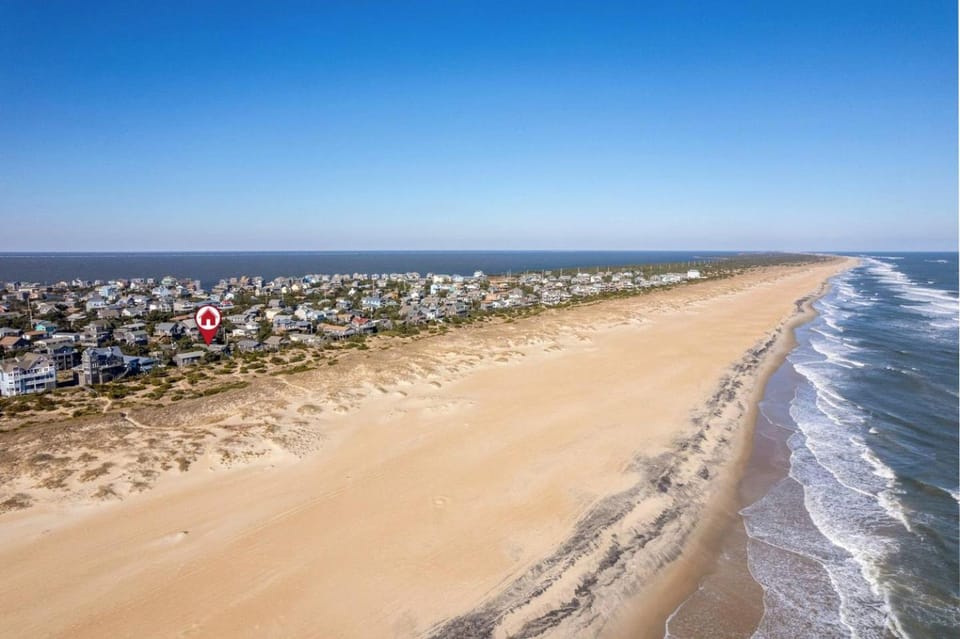 Incredible Unique Beach House with Stunning Sea Views for an Unforgettable Coastal Escape in Avon, North Carolina House in Avon