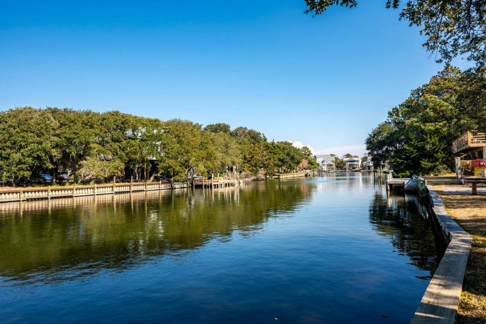 Gorgeous Waterfront Vacation Rental for an Unforgettable Family Getaway in Frisco, North Carolina House in Frisco