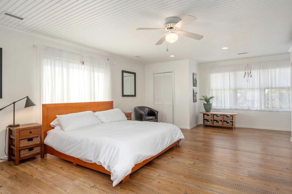Gorgeous Waterfront Vacation Rental for an Unforgettable Family Getaway in Frisco, North Carolina House in Frisco
