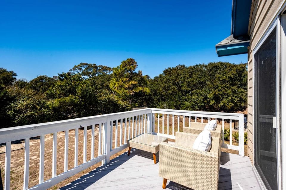 Pet Friendly Coastal Cottage in Corolla, North Carolina, Complete with Outdoor Pool and Private Hot Tub House in Corolla