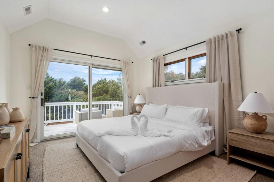 Pet Friendly Coastal Cottage in Corolla, North Carolina, Complete with Outdoor Pool and Private Hot Tub House in Corolla
