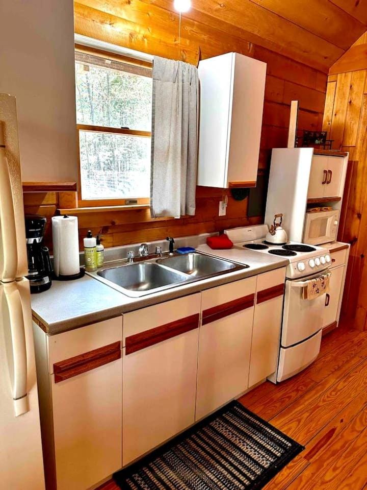 Dreamy Lofted Cabin with Direct Lake Access in Maine Cabin in Beaver Cove