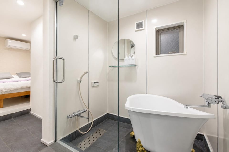 Shower, Bath