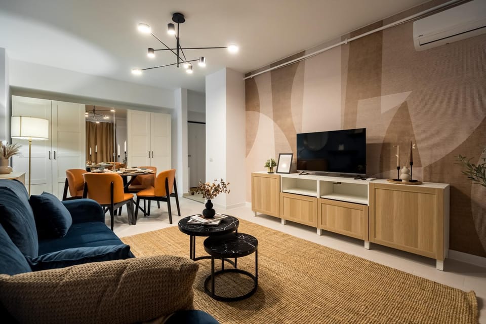 Communal lounge/ TV room, TV and multimedia, Living room, Seating area, Evening entertainment