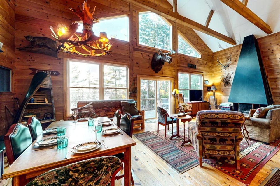Pet-Friendly Cabin with Deck and Serene Lake Views in Maine Cabin in Beaver Cove