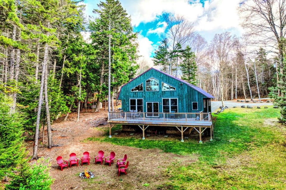 Pet-Friendly Cabin with Deck and Serene Lake Views in Maine Cabin in Beaver Cove