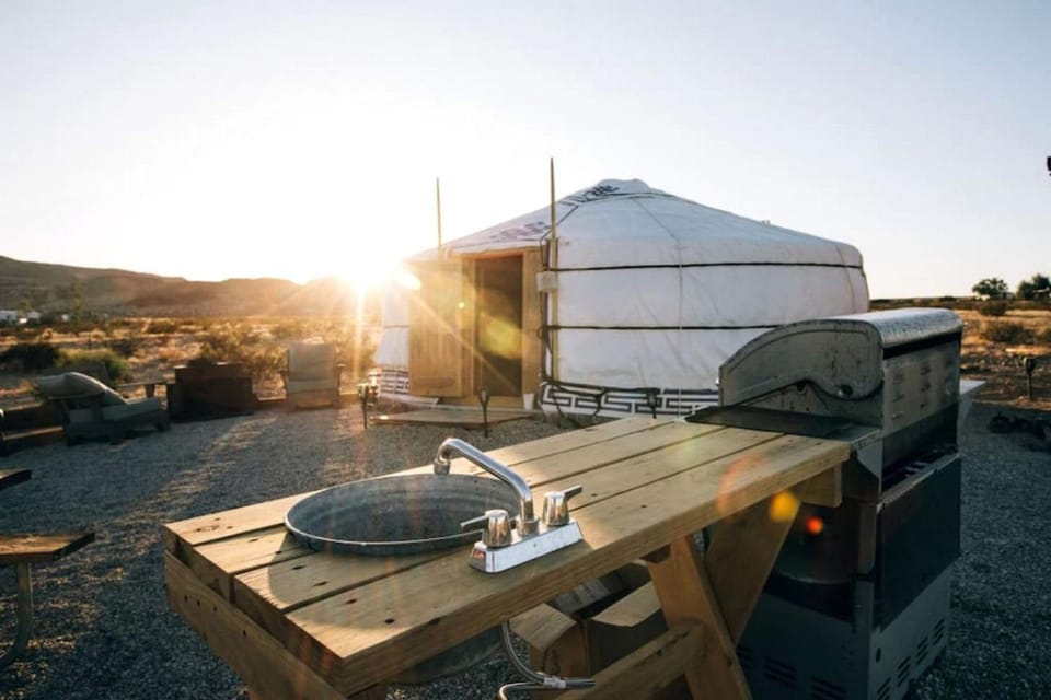 Cute Stargazing Yurt near Joshua Tree National Park, California Luxury tent in Twentynine Palms