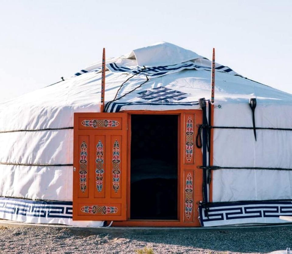 Cute Stargazing Yurt near Joshua Tree National Park, California Luxury tent in Twentynine Palms