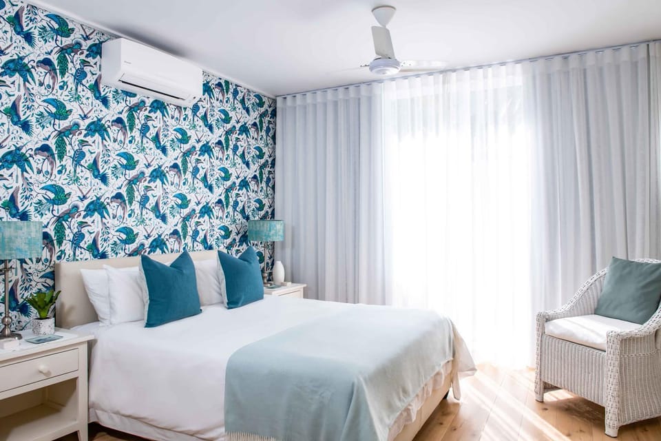 Bedroom, Mountain view
