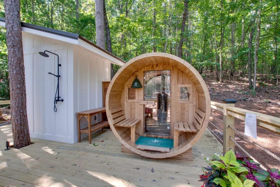 Breathtaking Treehouse with Barbecue and Hot-tub in Scottsboro, Alabama House in Grant