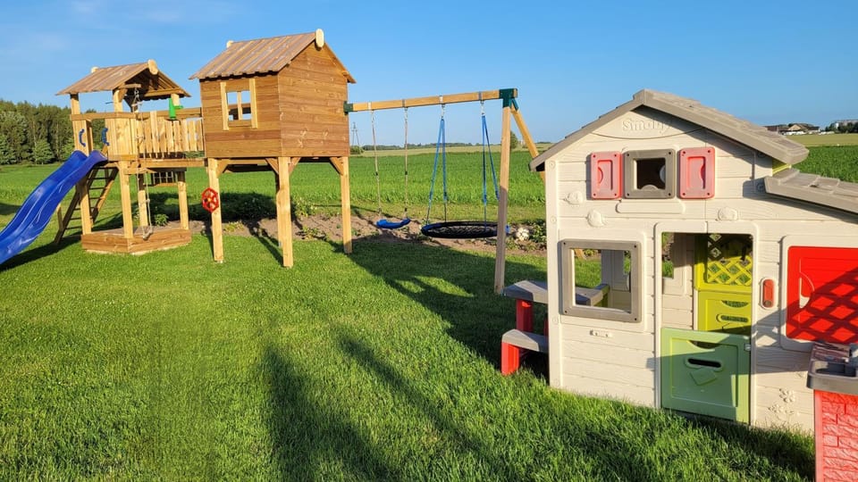 Property building, Communal lounge/ TV room, Natural landscape, Children play ground, Garden, Evening entertainment, Garden view, Parking