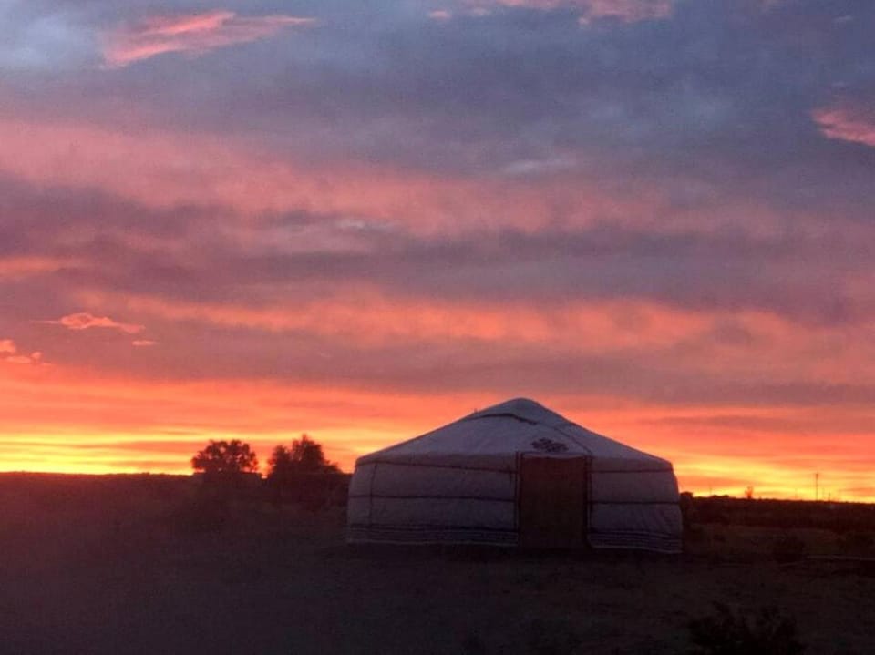 Peaceful Stargazing Yurt on a Glamping Site near Joshua Tree National Park, California Luxury tent in Twentynine Palms