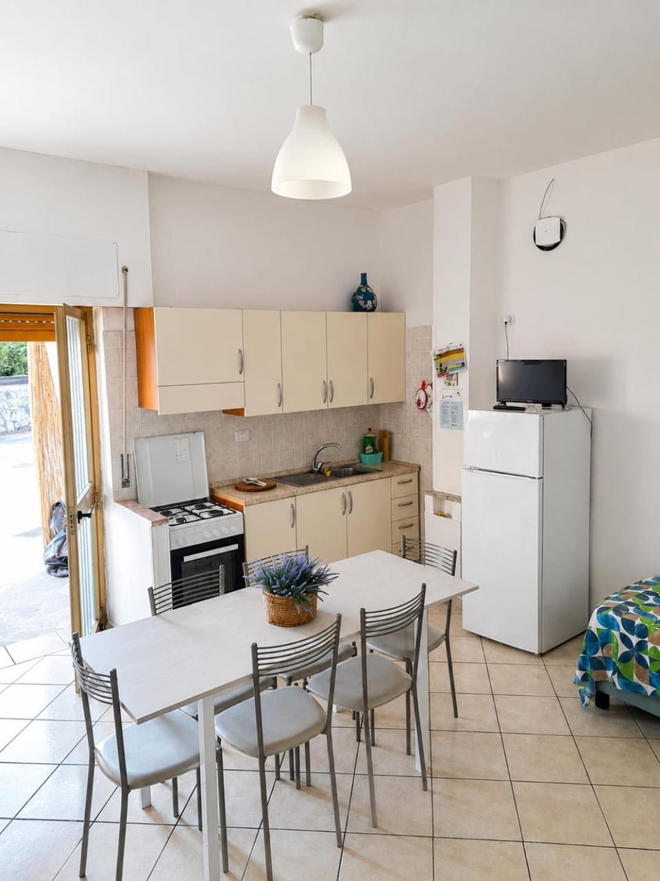 Bed, Kitchen or kitchenette