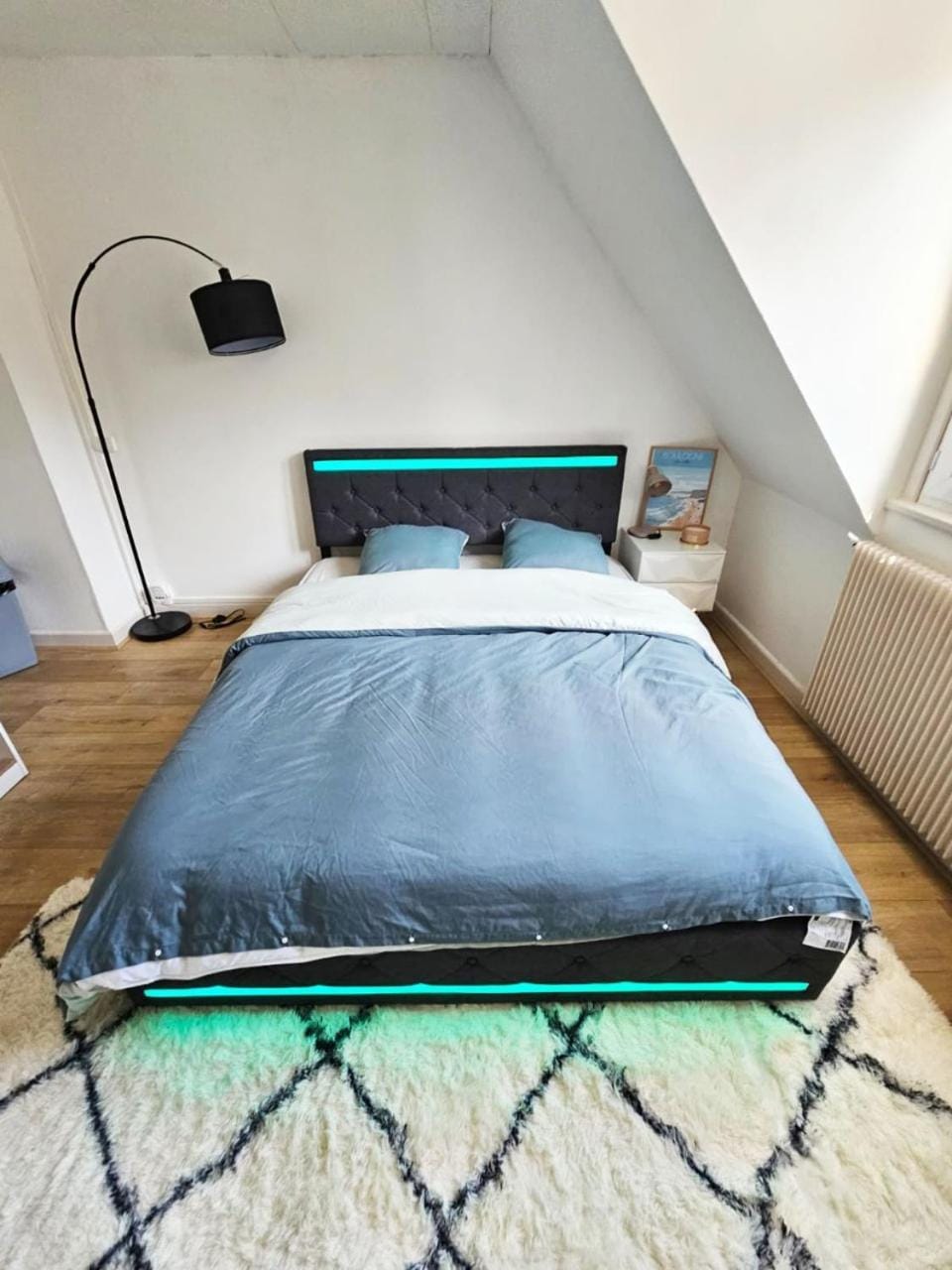 Sauna commun et Chambre privée à 50 m de la plage- Parking privé, salle de bain et cuisine commune Apartment in Le Portel