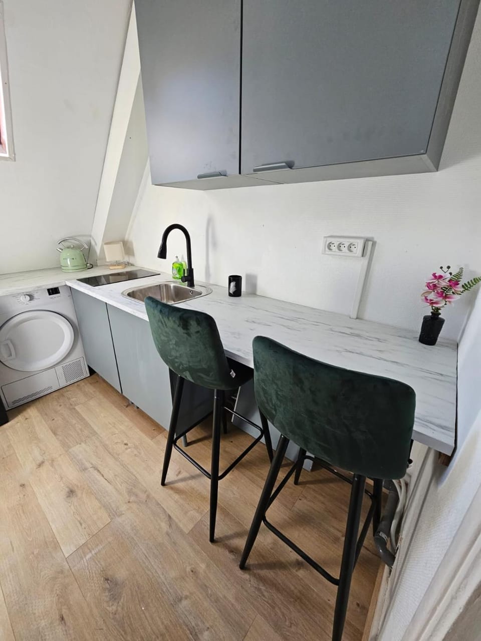 Sauna commun et Chambre privée à 50 m de la plage- Parking privé, salle de bain et cuisine commune Apartment in Le Portel