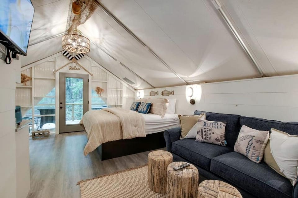 Incredible Tented Cabin Nestled Amidst Trees in Scottsboro, Alabama Cabin in Grant