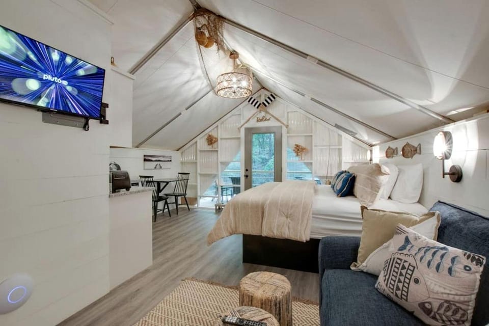 Incredible Tented Cabin Nestled Amidst Trees in Scottsboro, Alabama Cabin in Grant