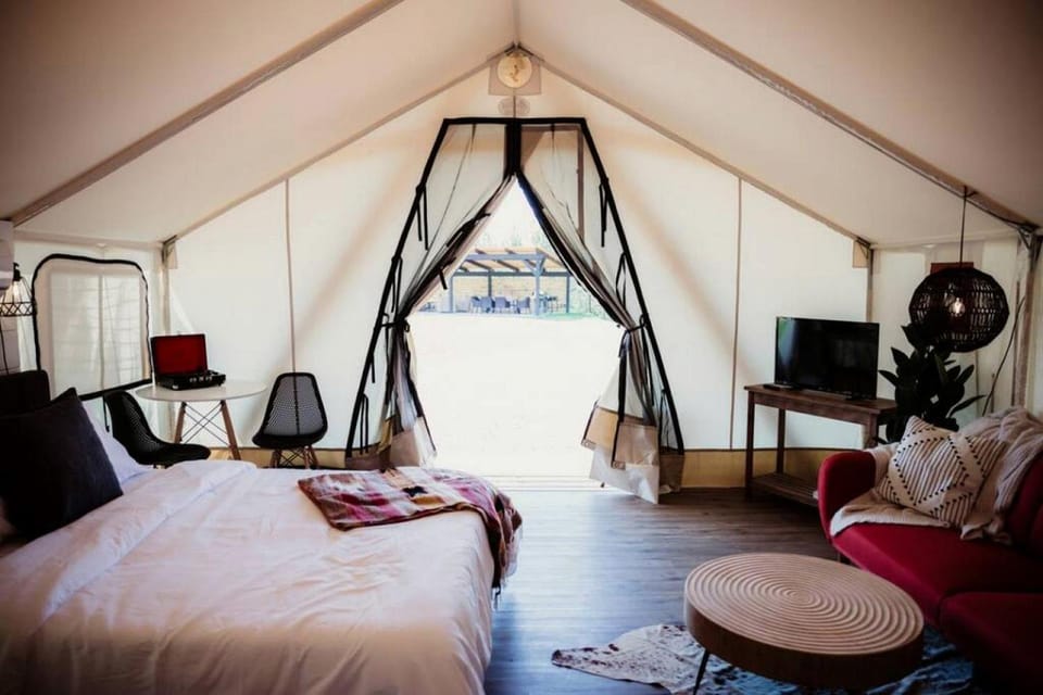Fully Furnished Safari Tent with Sauna and Hiking Trails in Kentucky Luxury tent in Lake Barkley