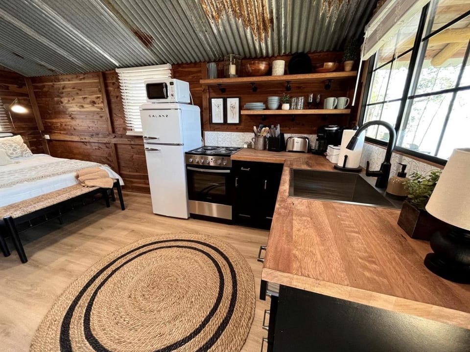 Beautiful Cabin by the Lake Nestled in Sabine National Forest for a Romantic Retreat in Hemphill, Texas Cabin in Toledo Bend Reservoir