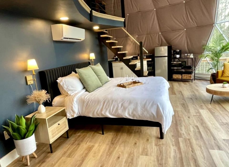 Spacious Dome with Lofted Interior and Furnished Deck in Kentucky Luxury tent in Lake Barkley