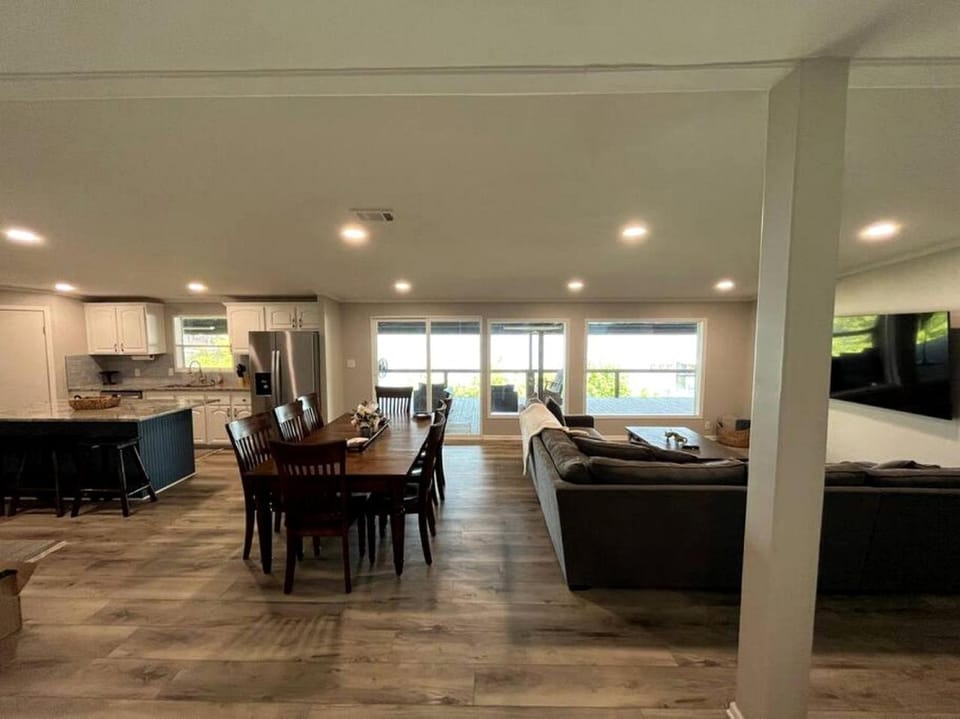 Spacious Vacation Rental with Stunning Lake Views from the Incredible Deck for an Amazing Getaway in Sabine National Forest in Hemphill, Texas House in Toledo Bend Reservoir