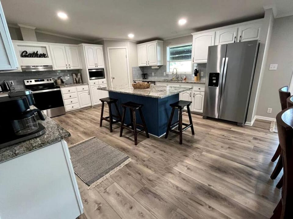 Spacious Vacation Rental with Stunning Lake Views from the Incredible Deck for an Amazing Getaway in Sabine National Forest in Hemphill, Texas House in Toledo Bend Reservoir