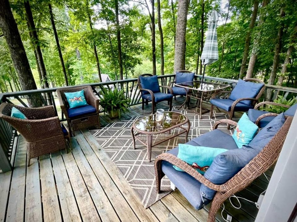 Charming Cottage with Fire Pit and Barbecue in Cadiz, Kentucky House in Lake Barkley