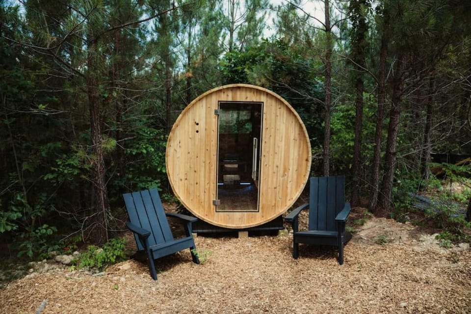 Gorgeous Safari Tent with Sauna Perfect for a Couple Retreat in Kentucky Luxury tent in Lake Barkley