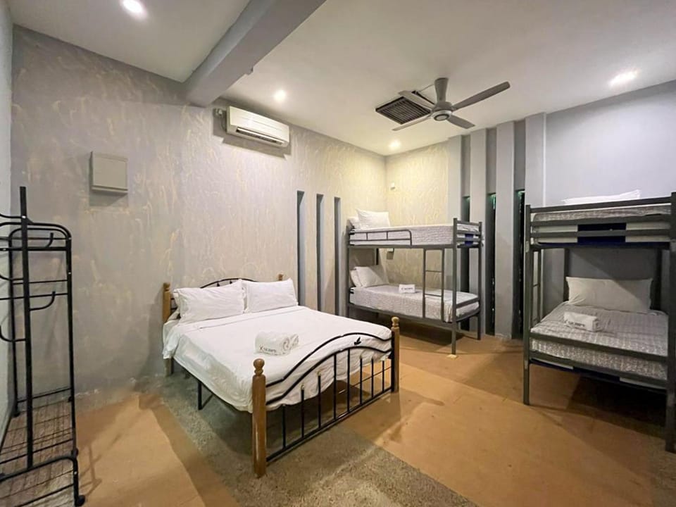 Bed, Photo of the whole room, bunk bed, towels, air conditioner