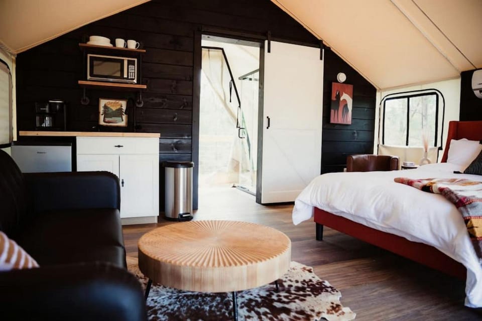 Amazing Safari Tent with Sauna, Fire Pit and Hot-tub in Cadiz, Kentucky Luxury tent in Lake Barkley