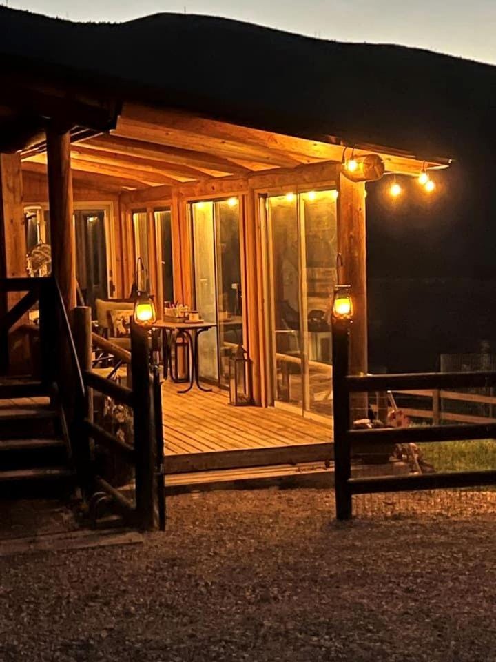 Amazing Log Cabin with Stunning Views in Conner, Montana Cabin in Salmon River